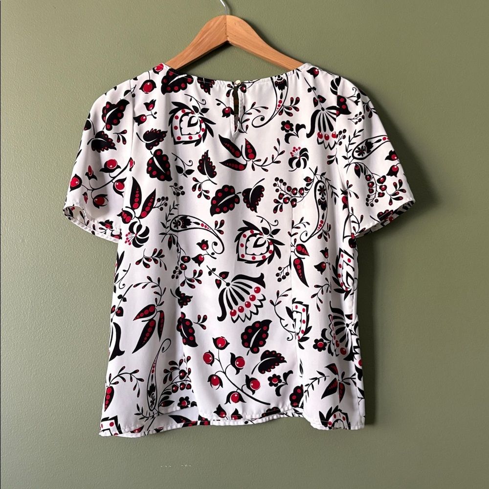 Talbots Crepe Top Berry Paisley White Red Floral Short Sleeve Blouse Sz LP - Picture 5 of 5
